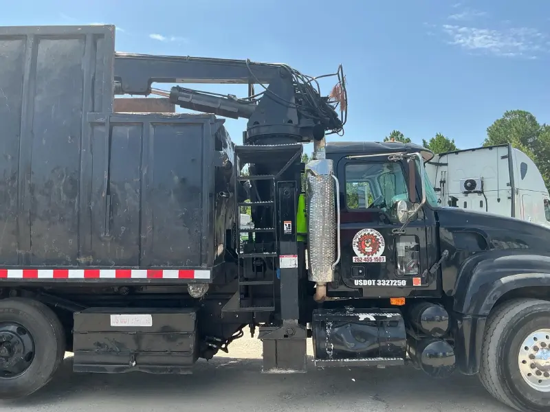 2005 Mack GU713