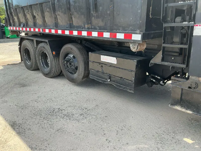 2005 Mack GU713