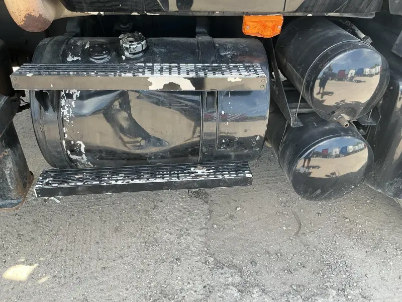 2005 Mack GU713
