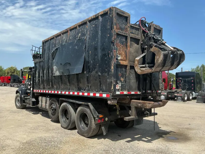 2005 Mack GU713