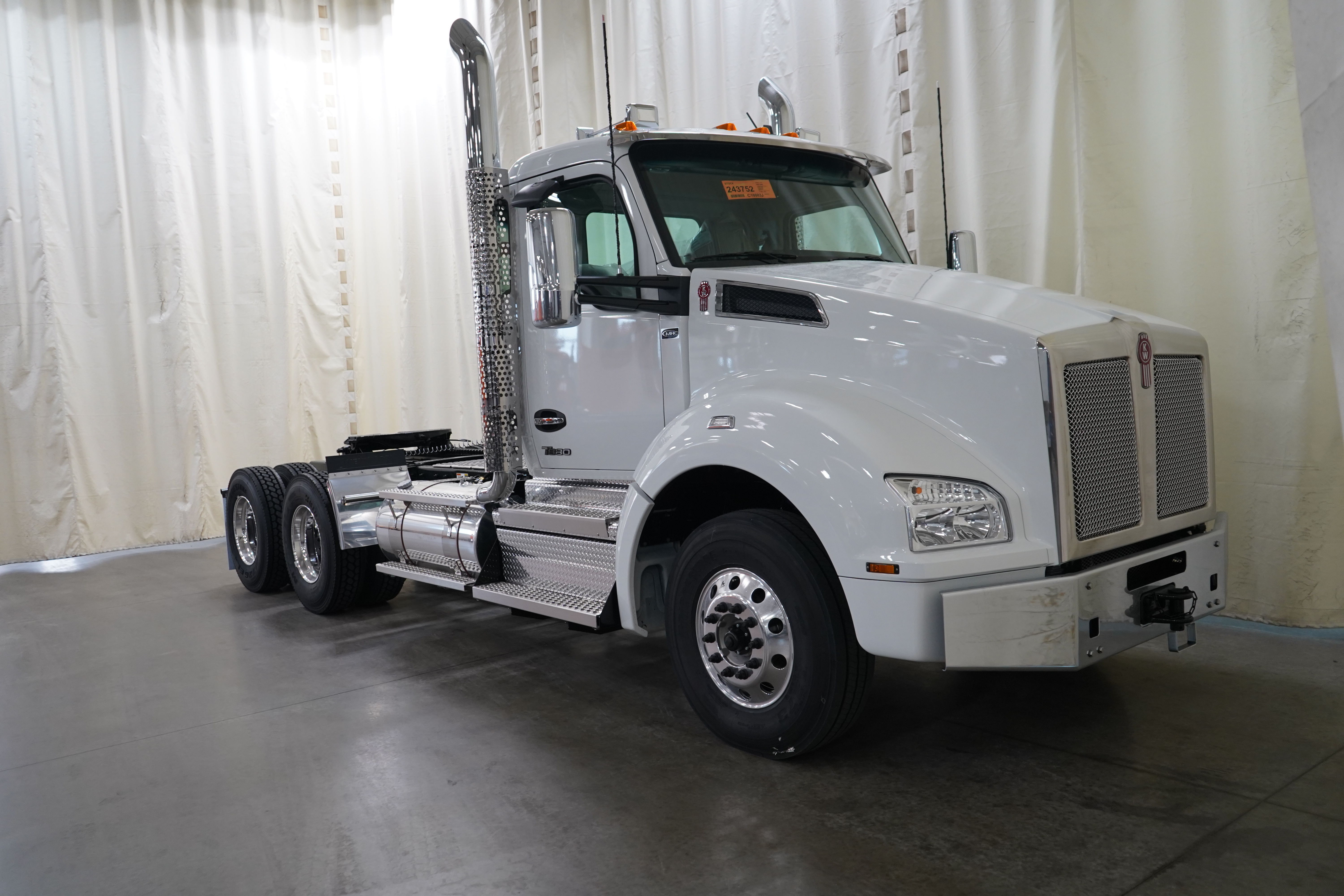 2027 KENWORTH T880 in Longview, TX