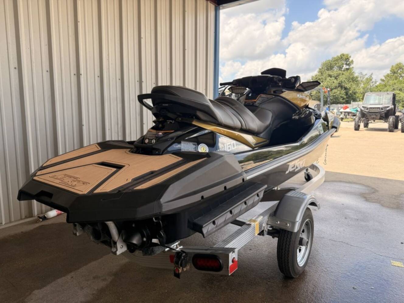 A photo of this 2023 Kawasaki Ultra® 160LX