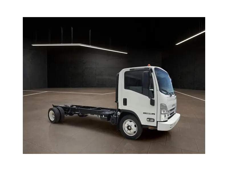 2025 ISUZU NPR HD