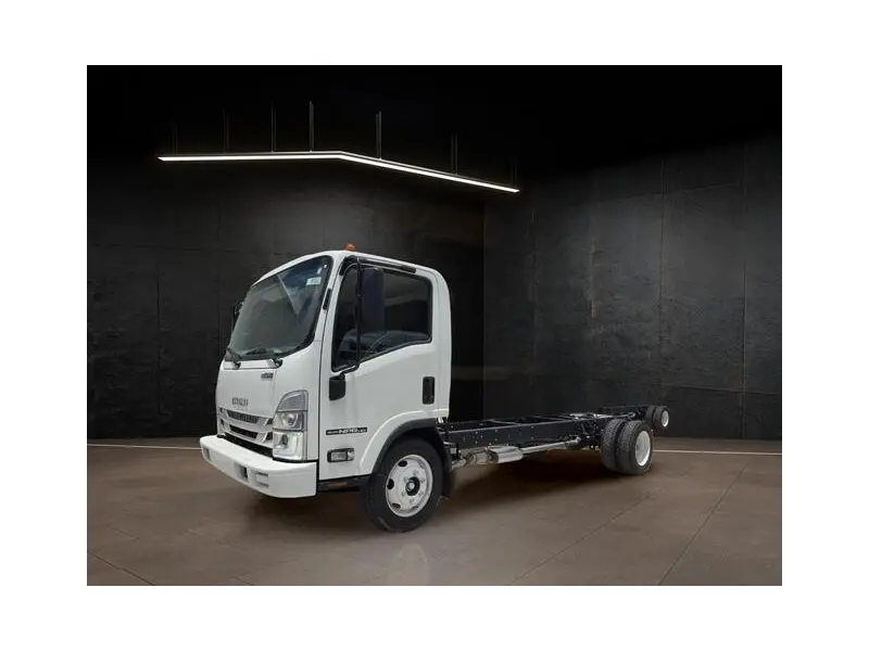 2025 ISUZU NPR HD