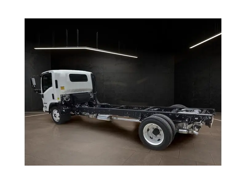 2025 ISUZU NPR HD