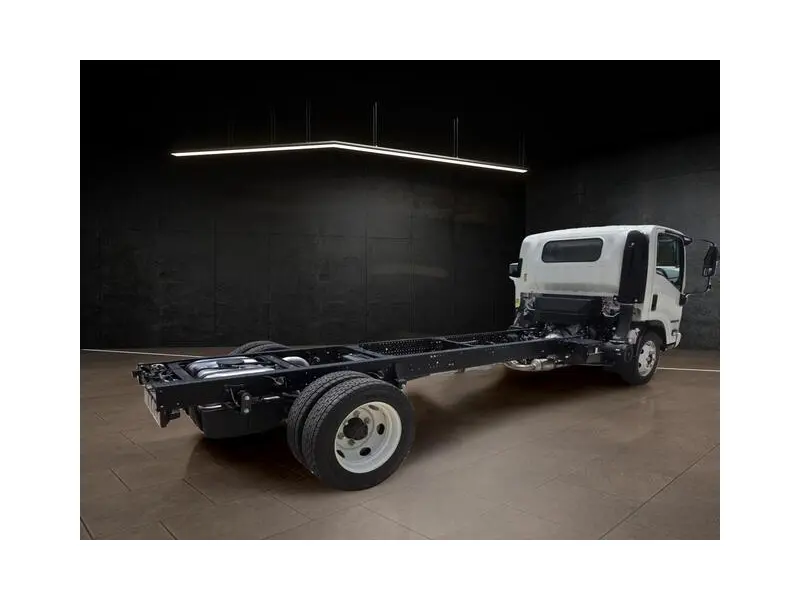 2025 ISUZU NPR HD