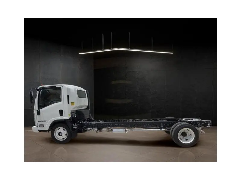 2025 ISUZU NPR HD