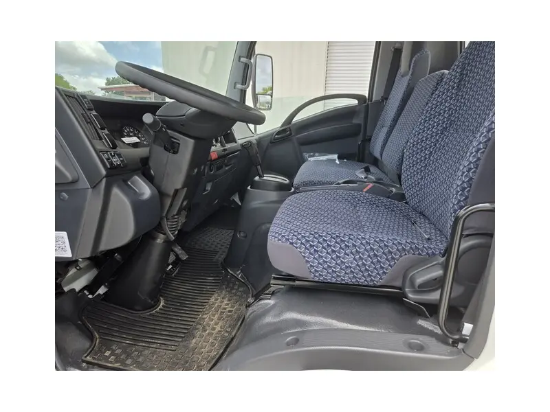 2025 ISUZU NPR HD