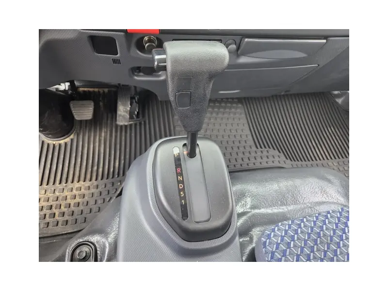 2025 ISUZU NPR HD