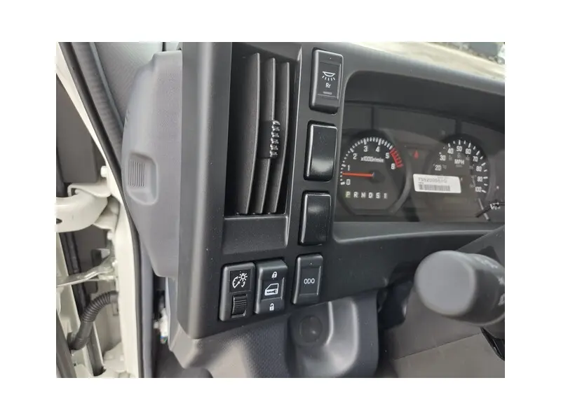 2025 ISUZU NPR HD