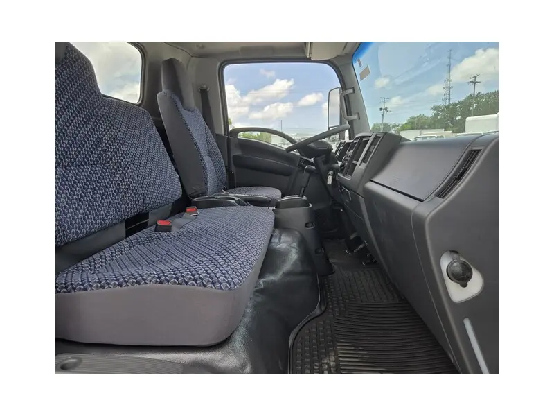 2025 ISUZU NPR HD