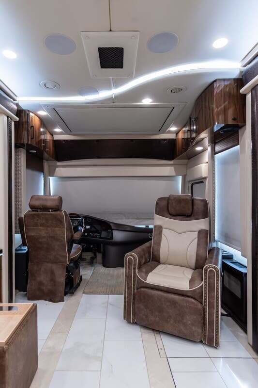 2021 Foretravel REALM PRESIDENTIAL SERIES LVMS in alvarado TX