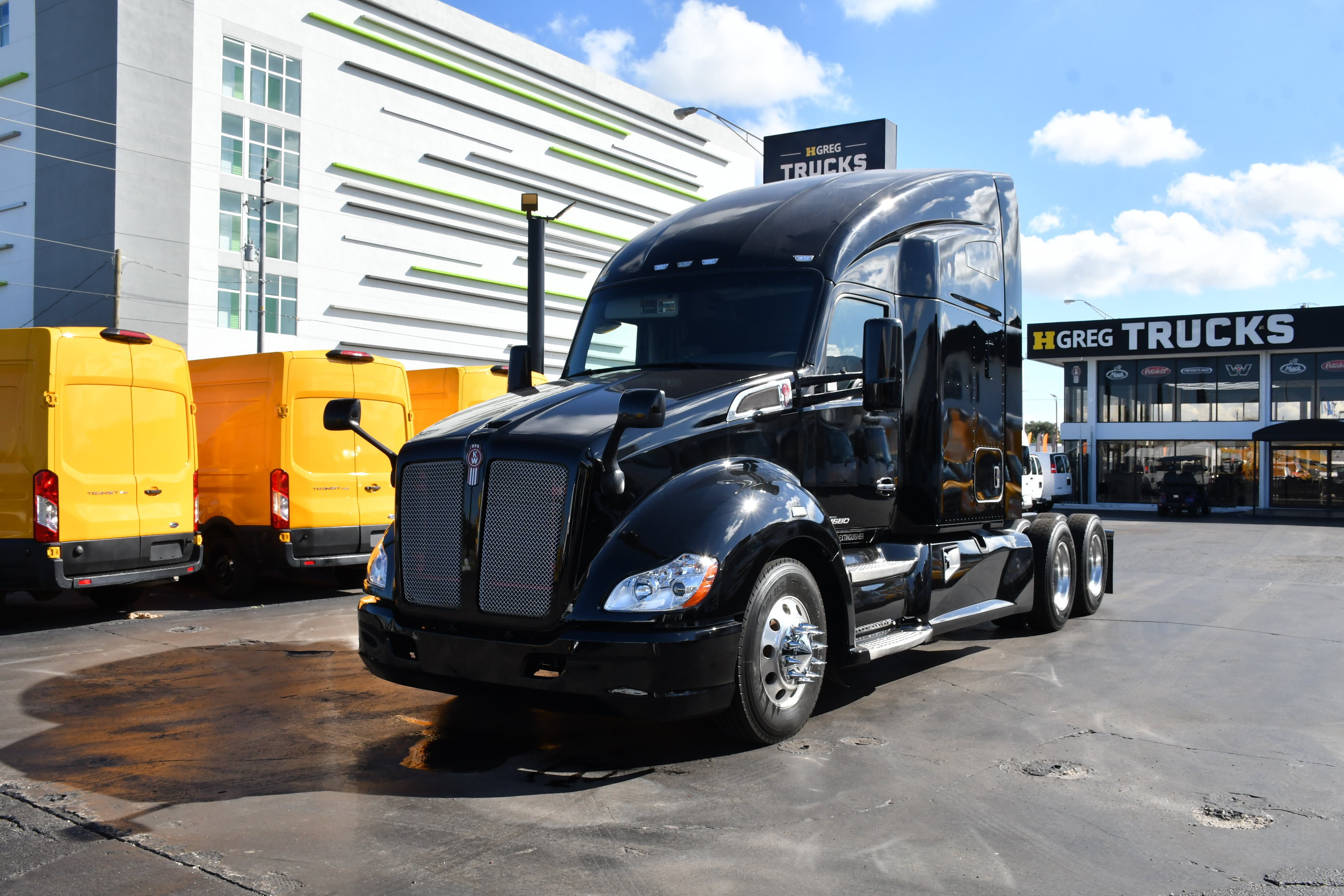 2018 KENWORTH T680 in Miami, FL