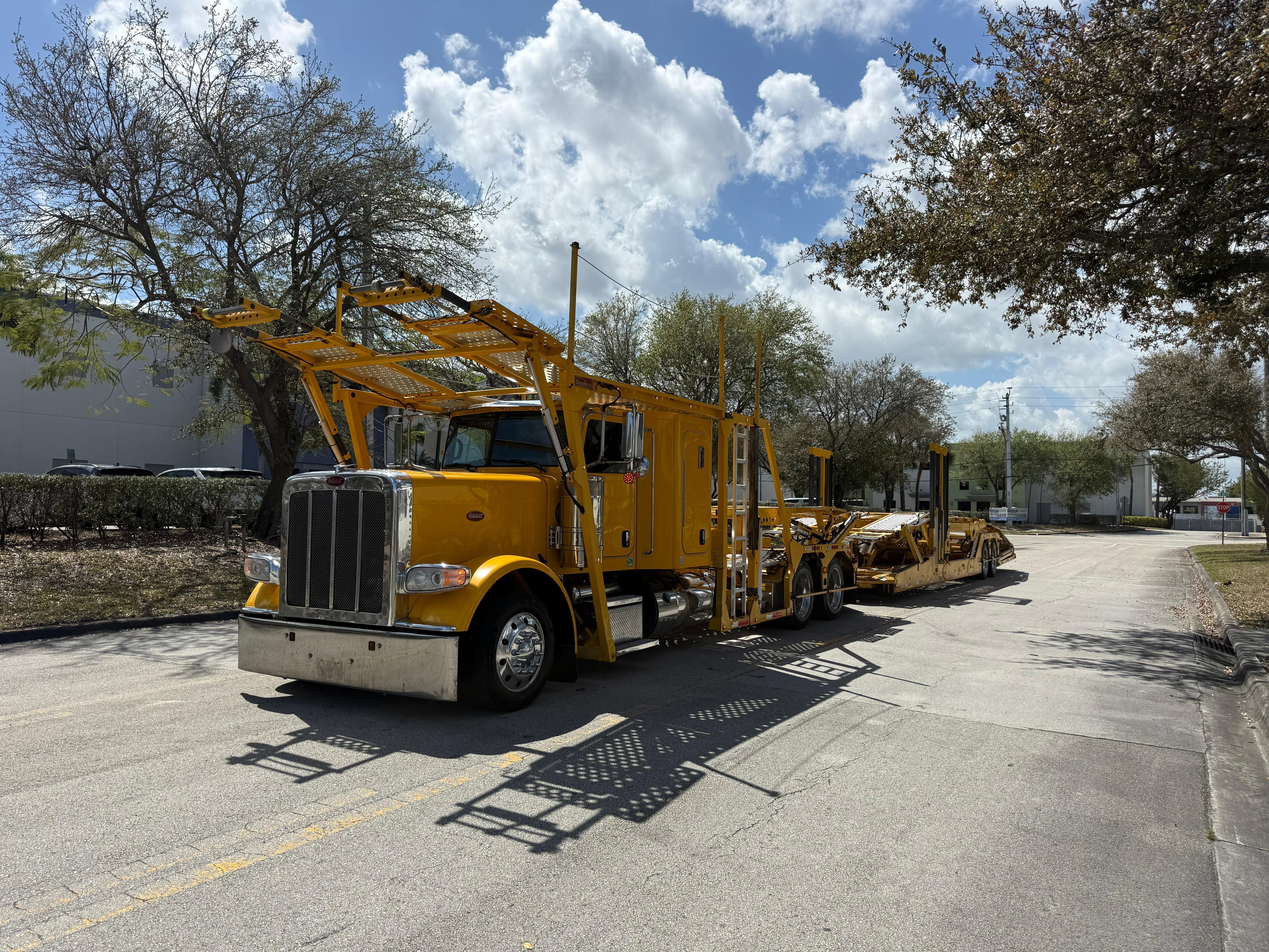 2018 PETERBILT 389 in Miami, FL
