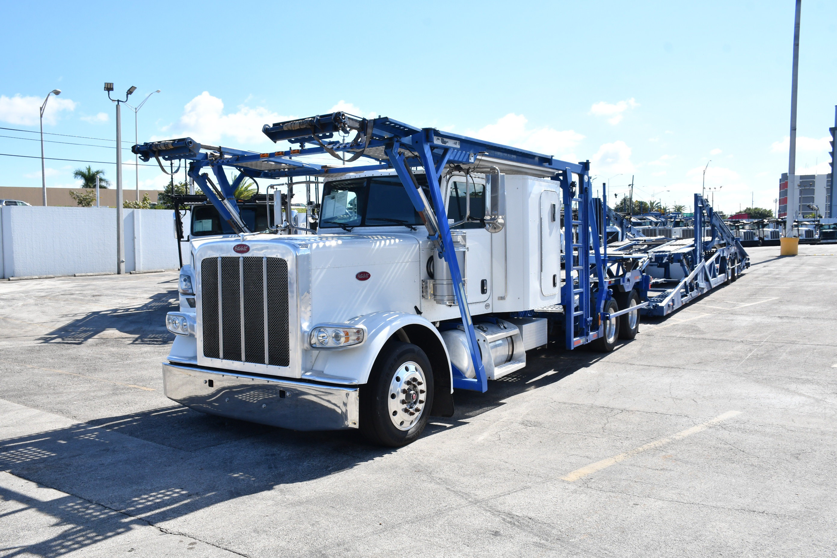 2012 PETERBILT 388 in Miami, FL
