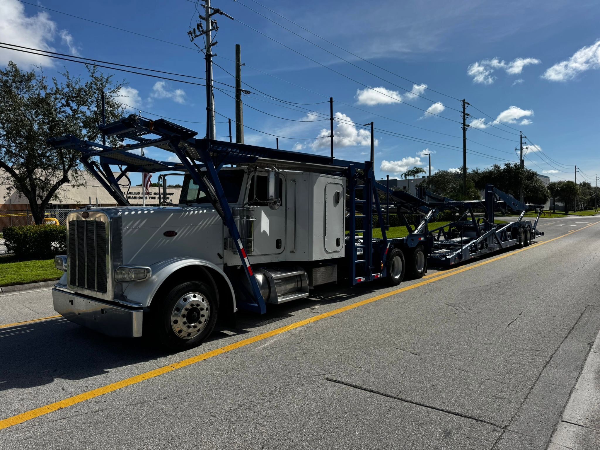2012 PETERBILT 388 in Miami, FL