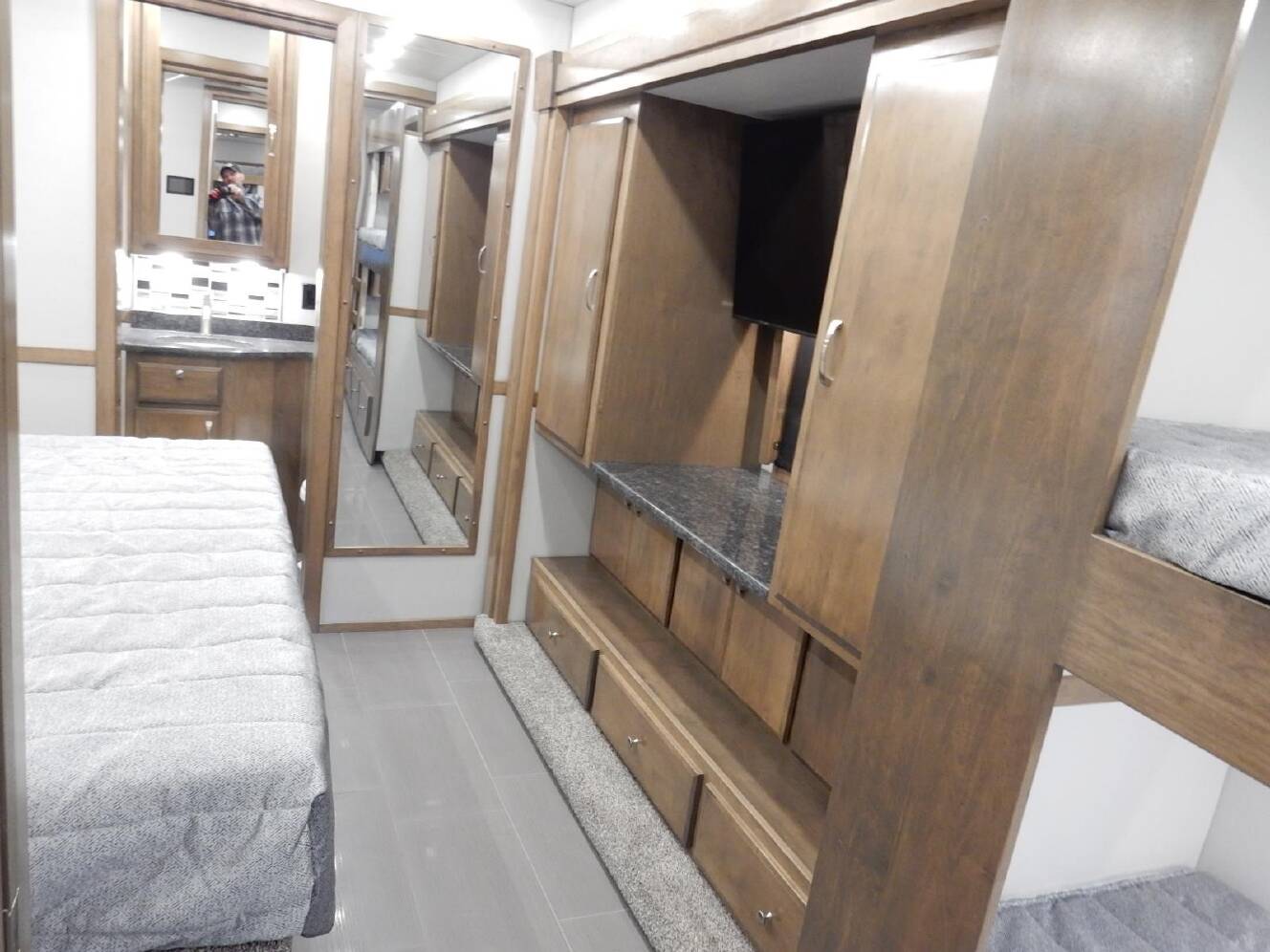 A photo of this 2027 Show Hauler SH1377T1-36