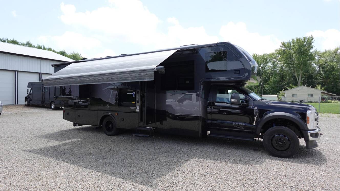 A photo of this 2027 Dynamax ISATA 6 31KS