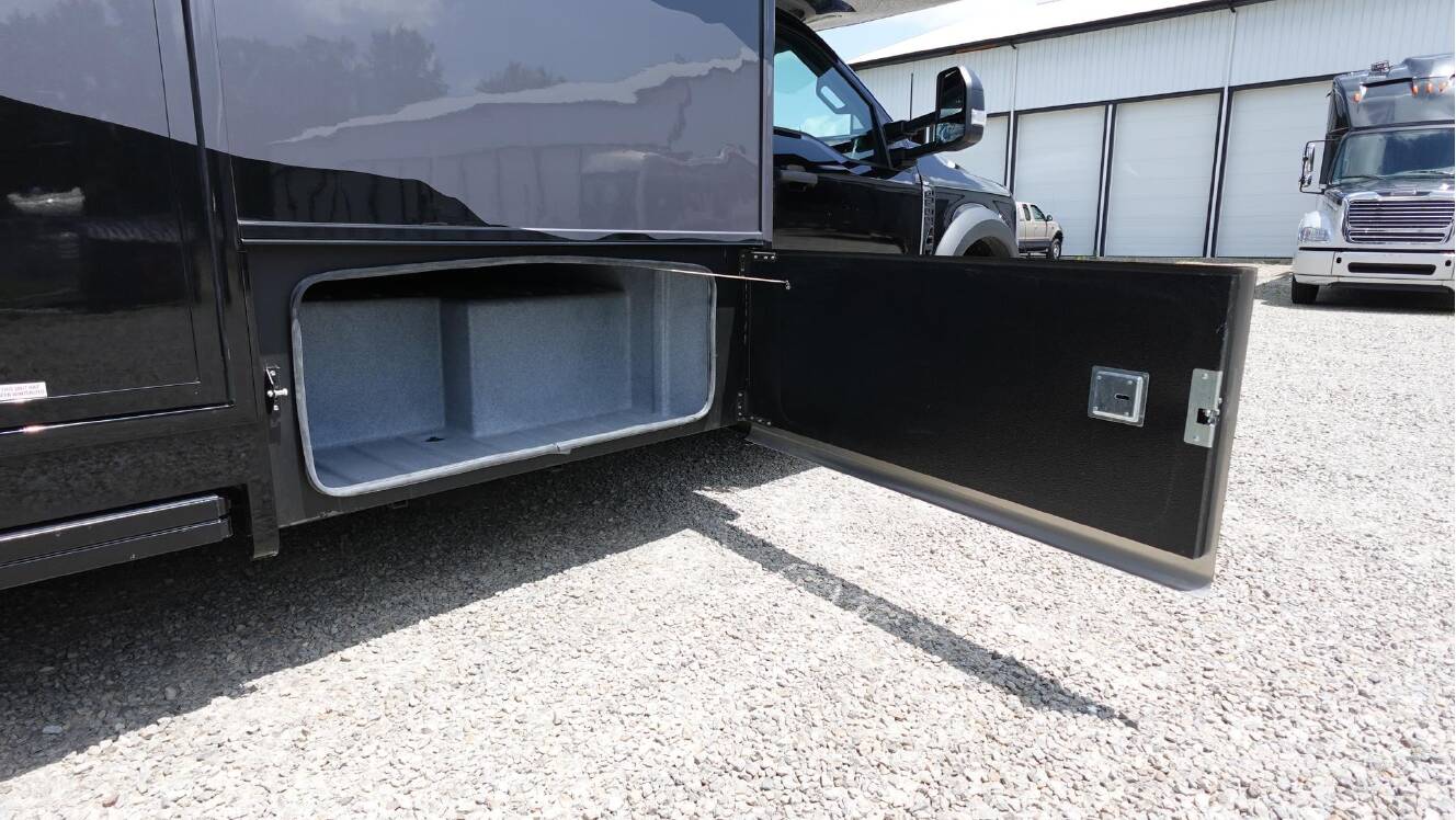 A photo of this 2027 Dynamax ISATA 6 31KS