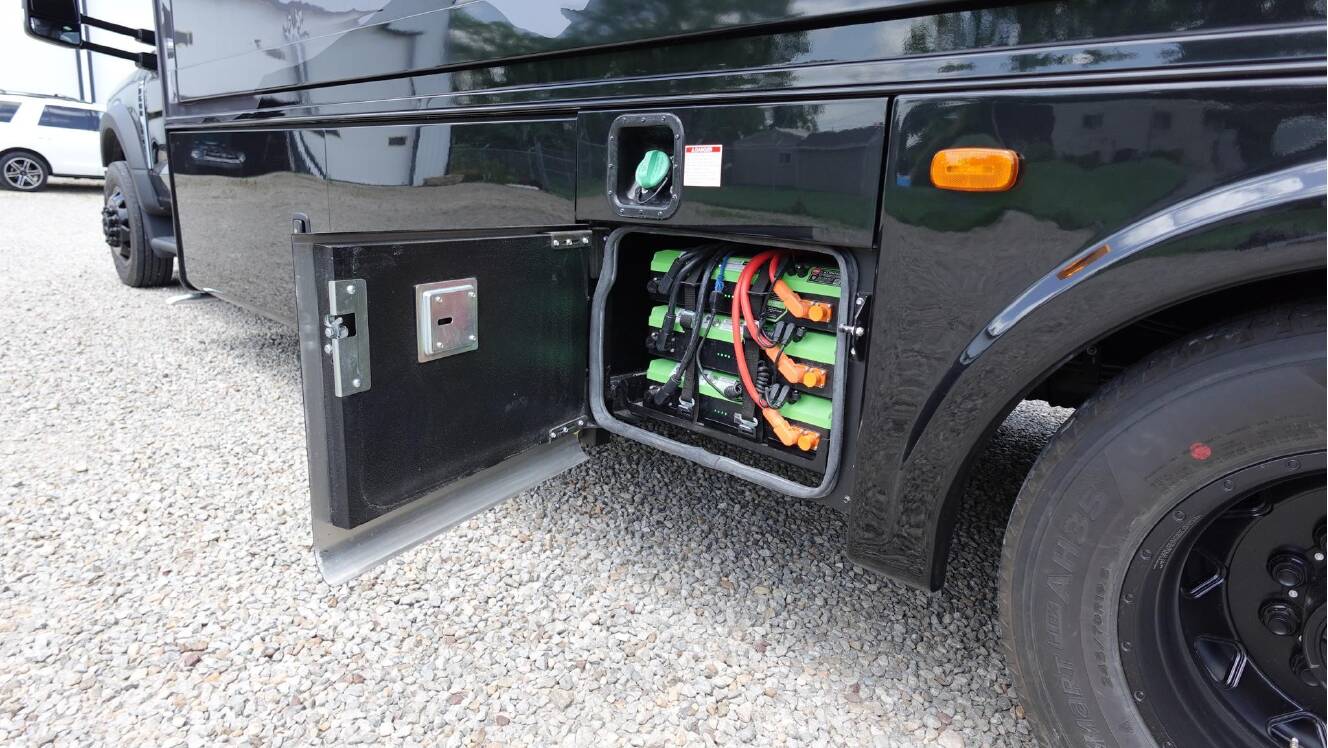 A photo of this 2027 Dynamax ISATA 6 31KS