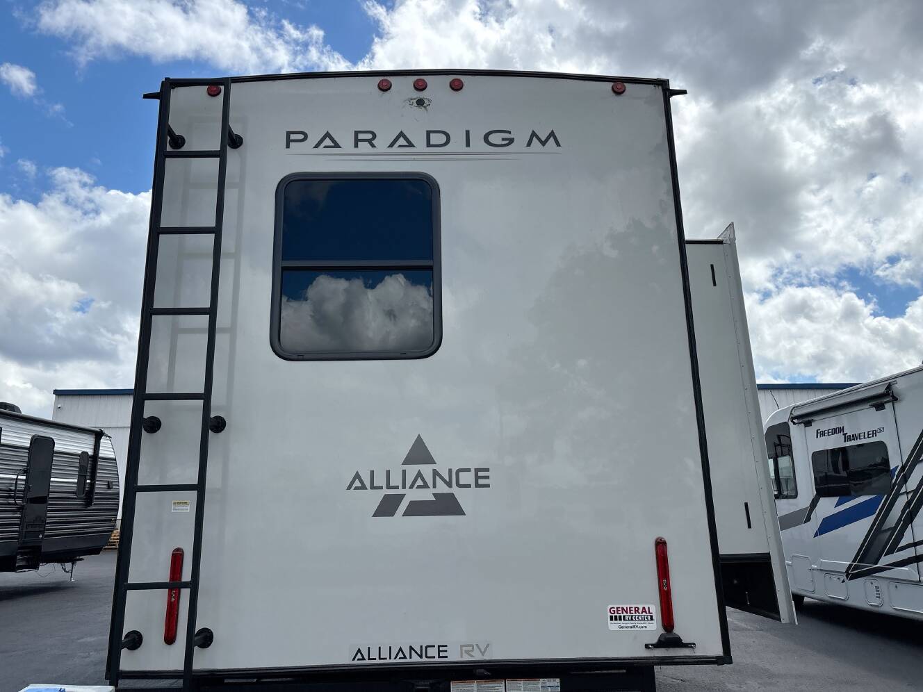 A photo of this 2024 Alliance PARADIGM 382RK