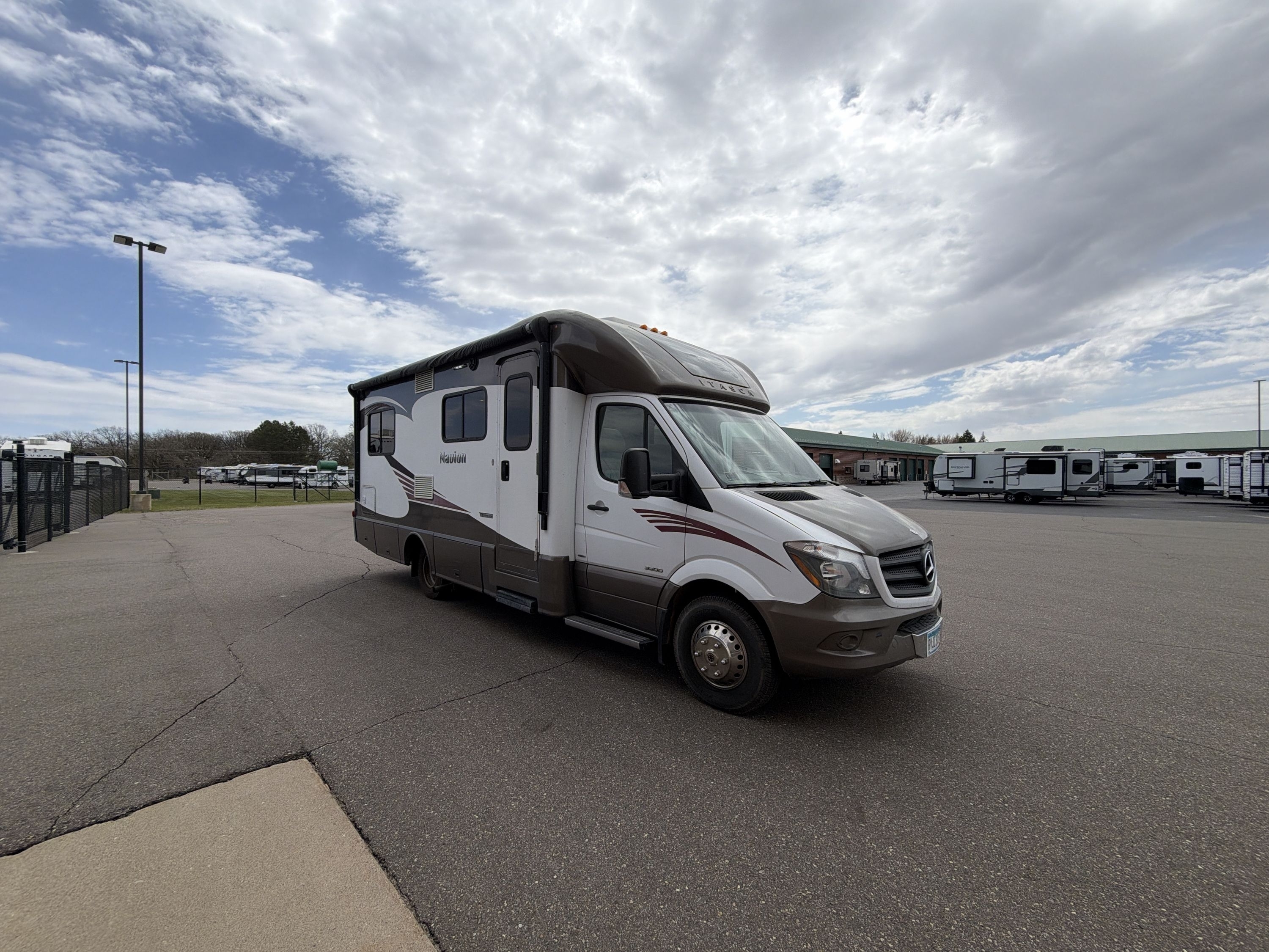 2015 Itasca NAVION 24V RV