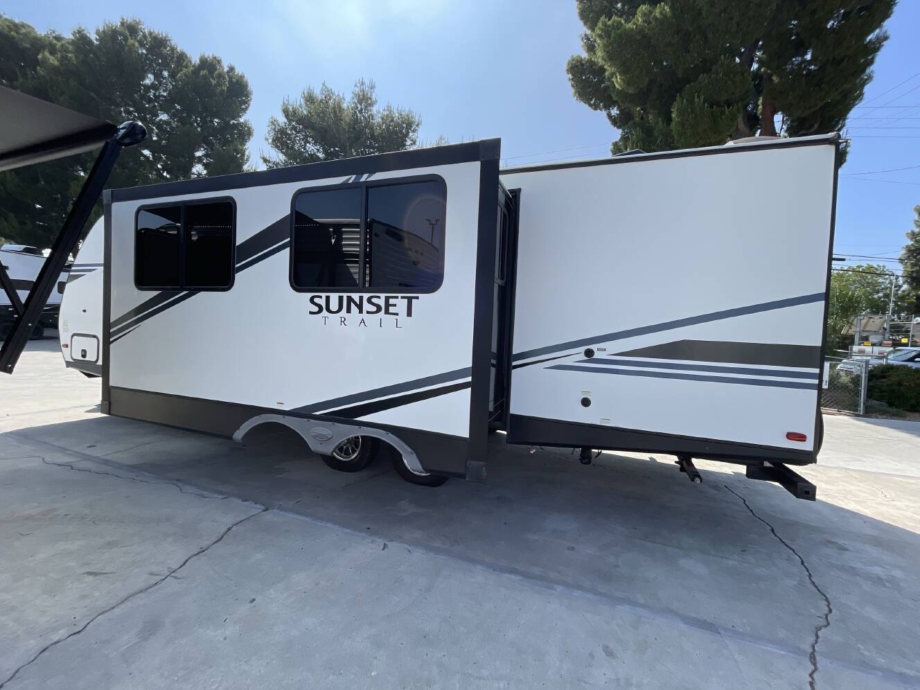 A photo of this 2020 Crossroads SUNSET TRAIL 288BH