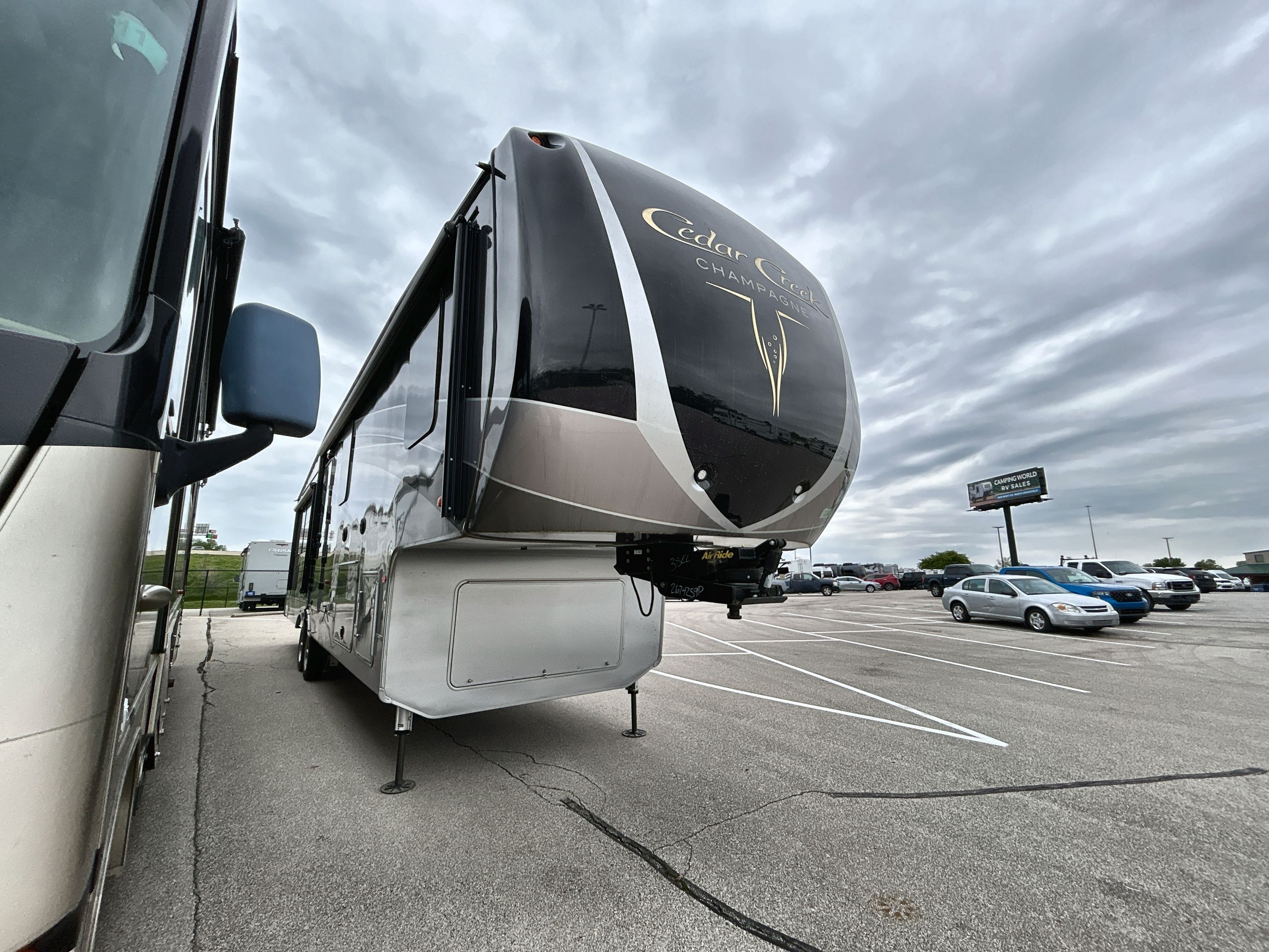 2019 Forest River CEDAR CREEK 38EL RV