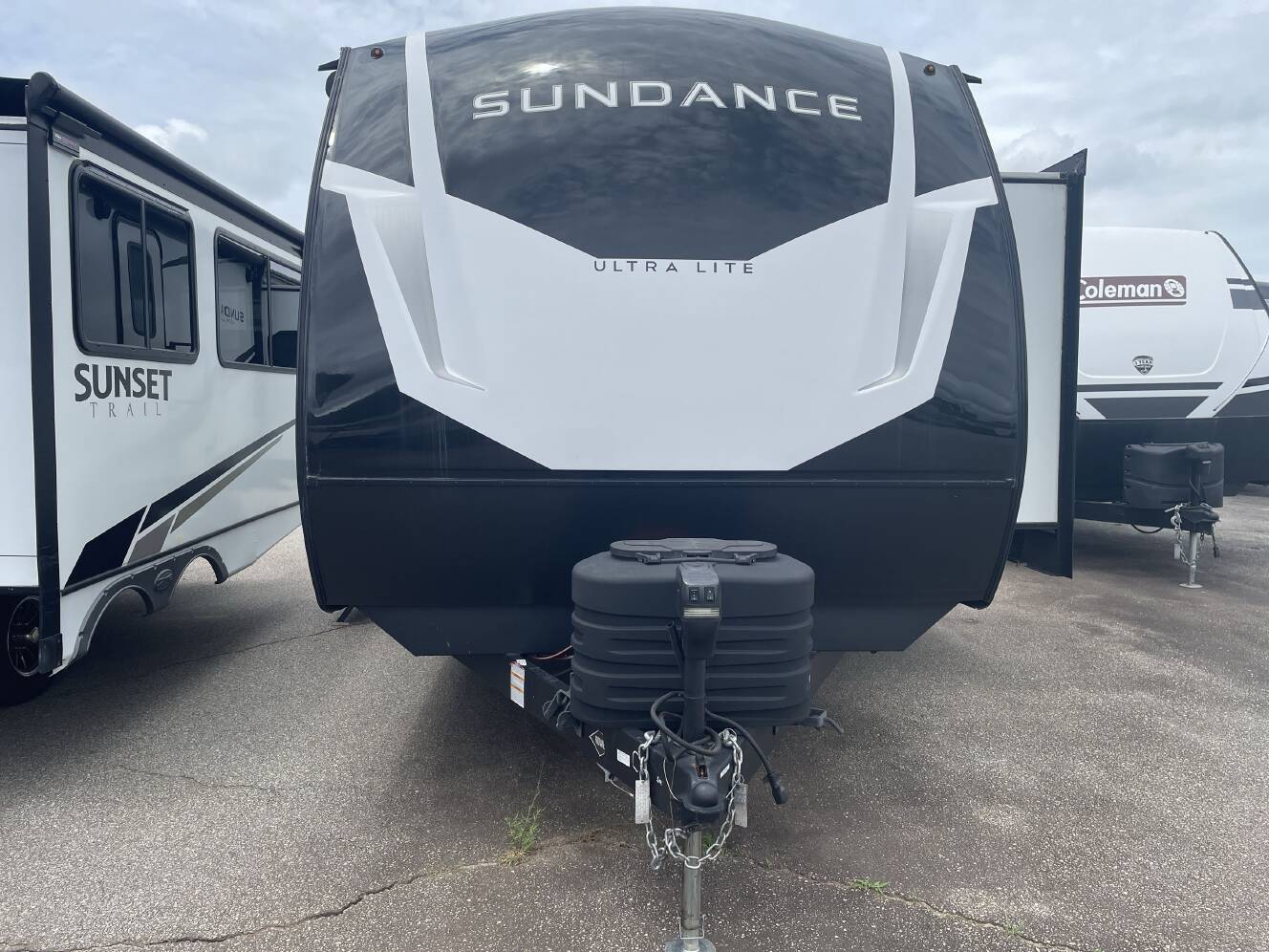 A photo of this 2024 Heartland SUNDANCE 264FKBS