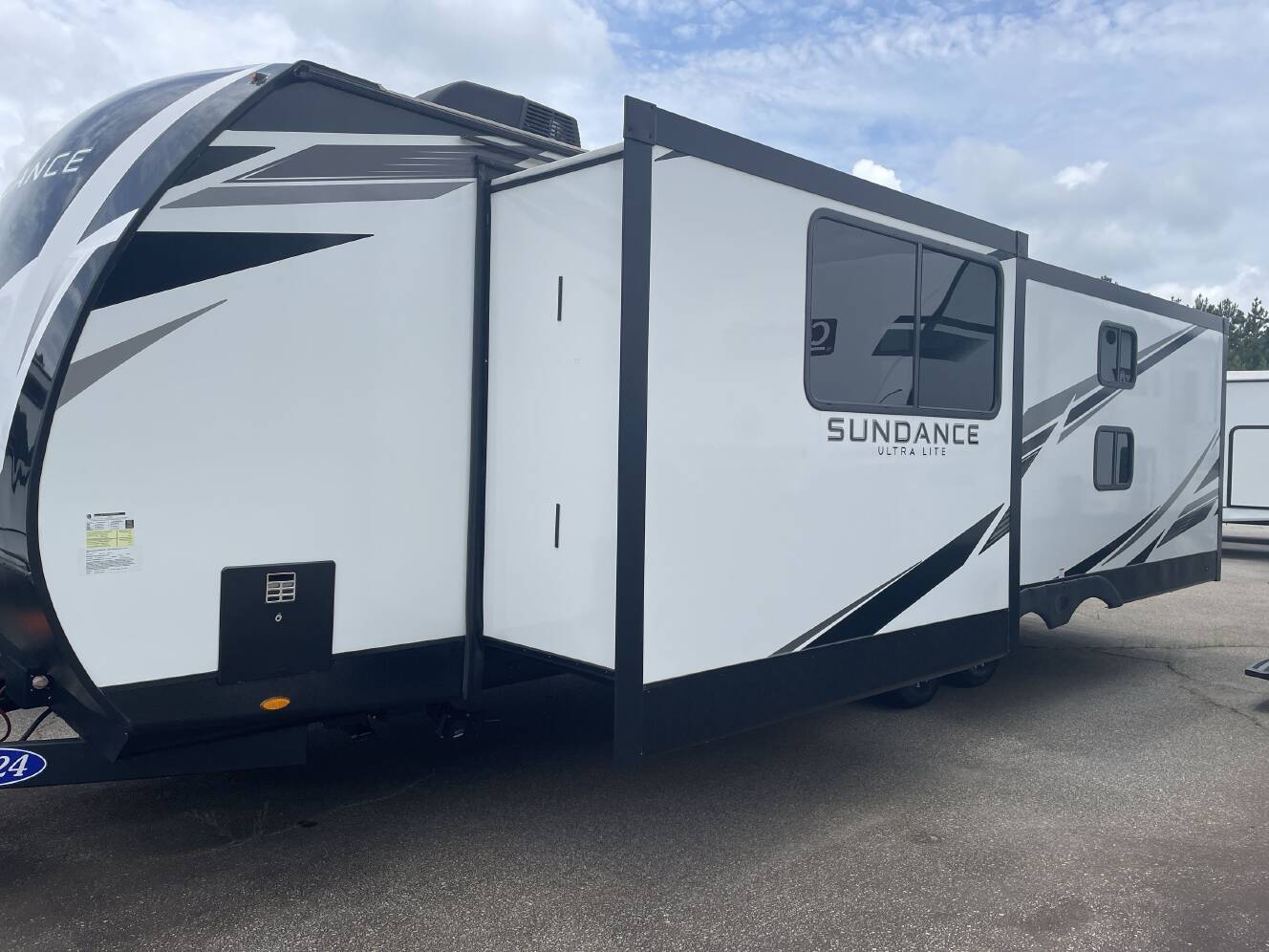 A photo of this 2024 Heartland SUNDANCE 264FKBS