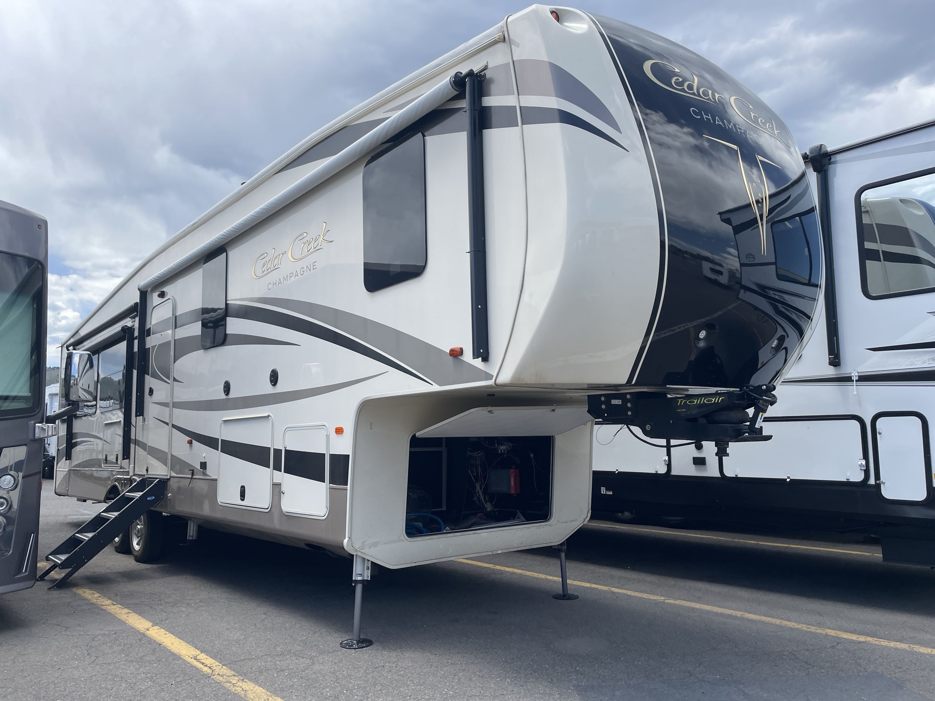 2018 Forest River CEDAR CREEK 38EL RV