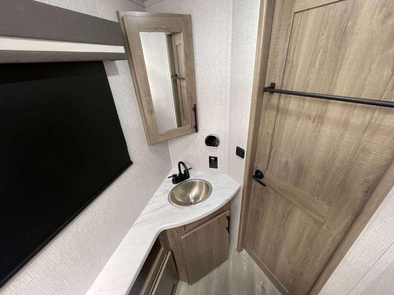 A photo of this 2024 Grand Design IMAGINE 2800BH