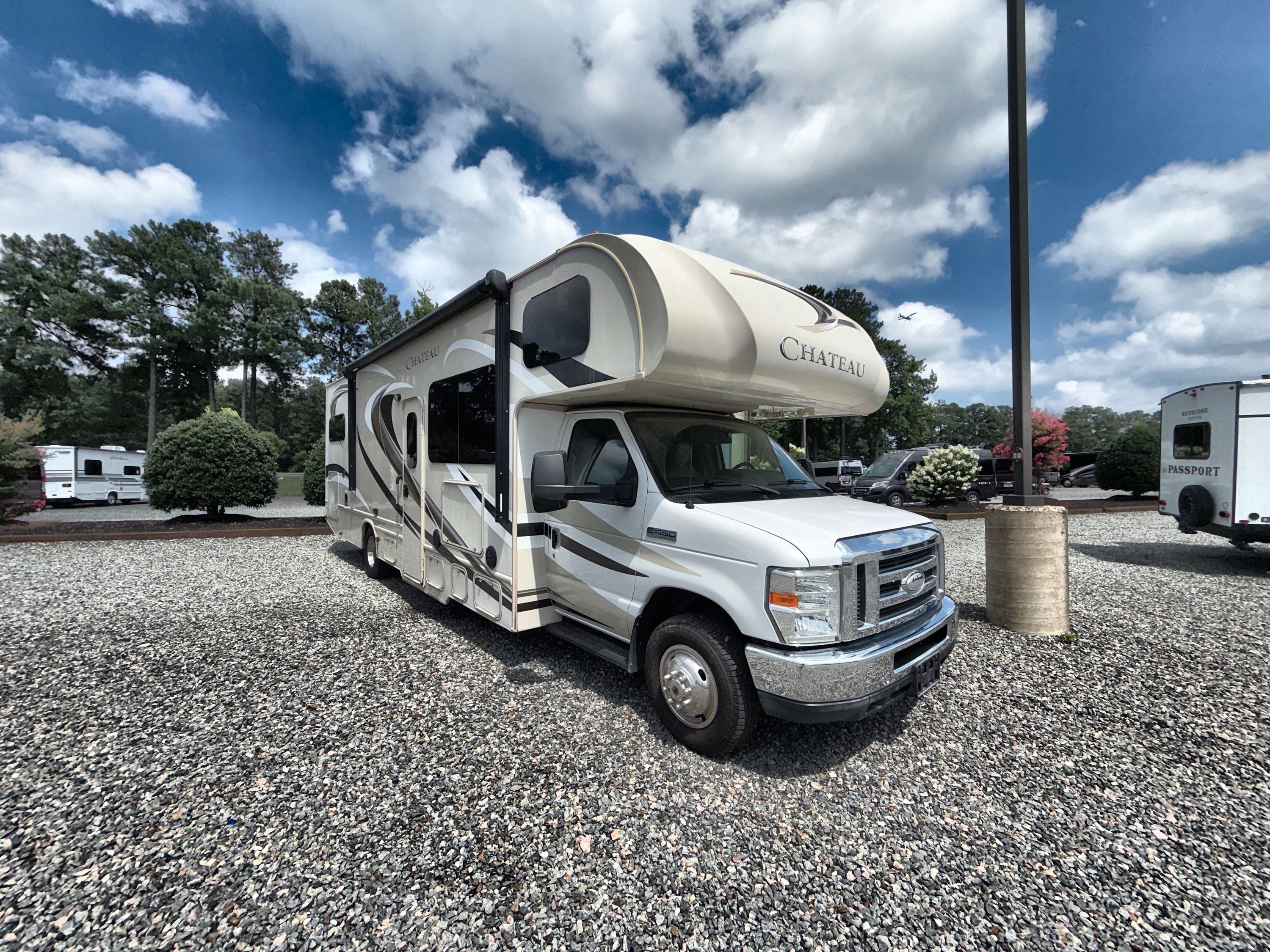 2016 Thor CHATEAU 31W in ashland VA