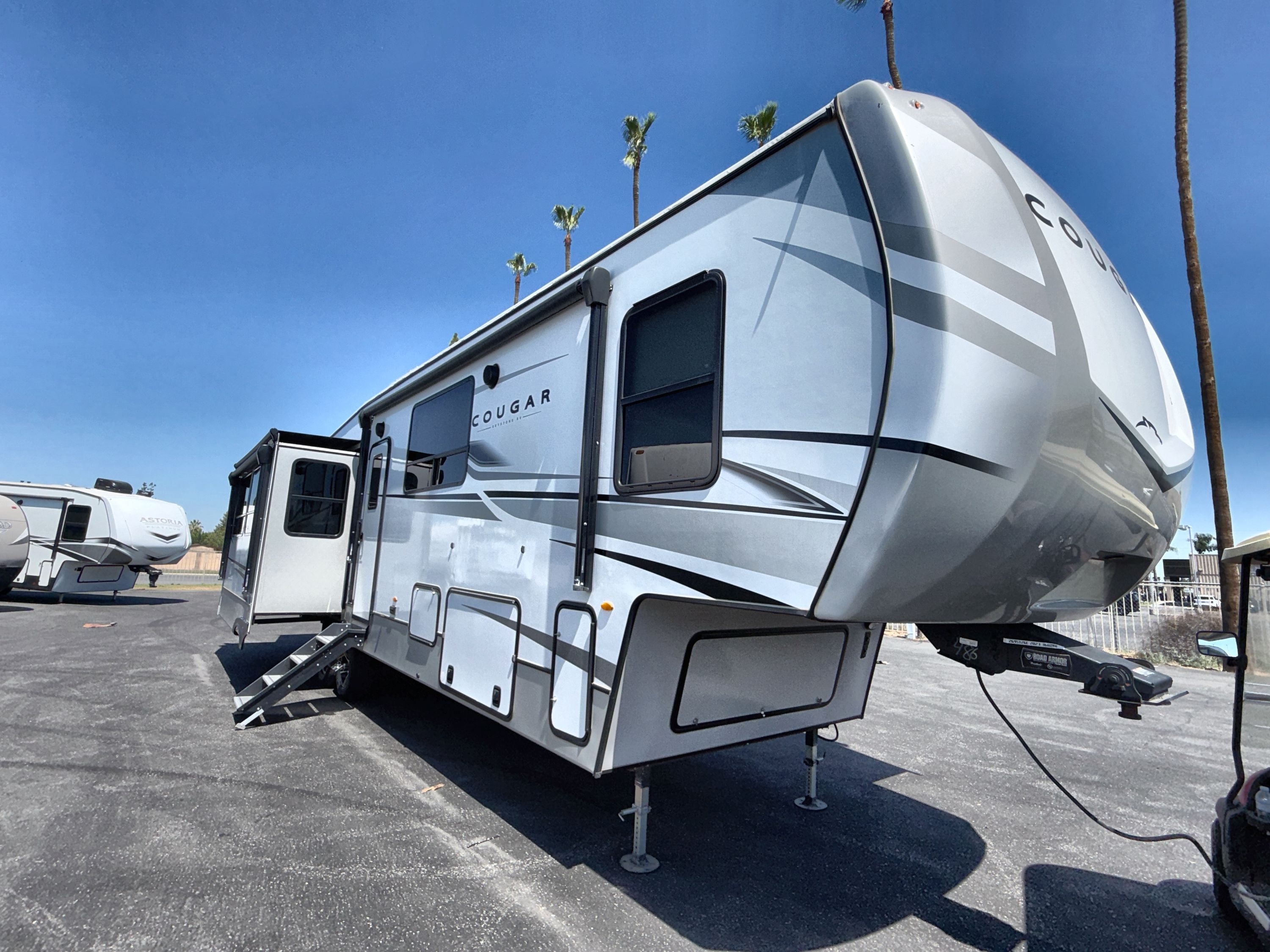 2023 Keystone COUGAR 368MBI RV