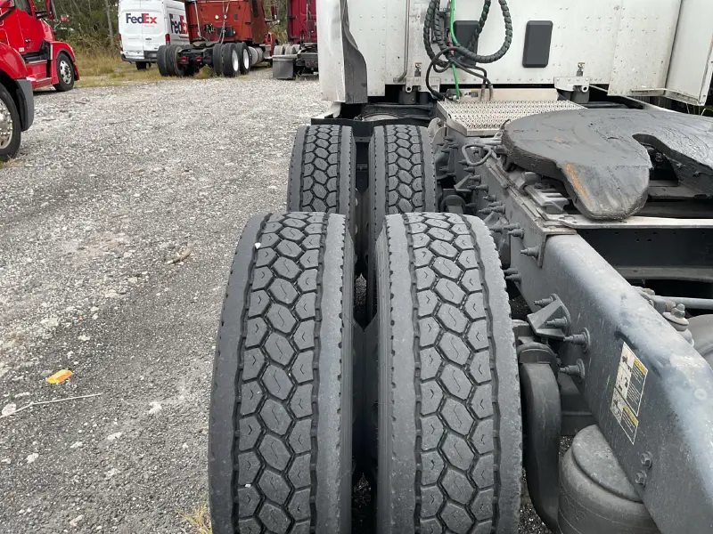 2023 PETERBILT 579