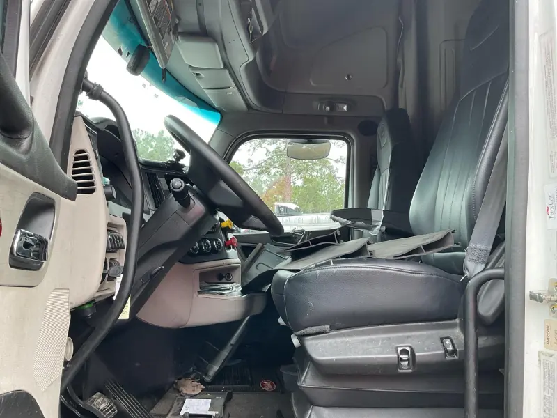 2023 PETERBILT 579