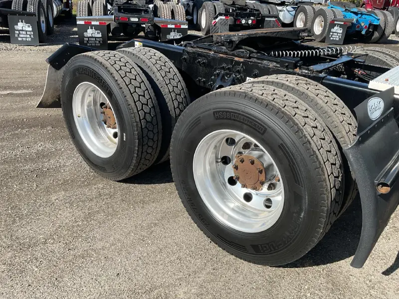 2023 PETERBILT 579