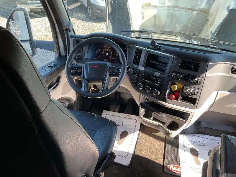 2023 PETERBILT 579