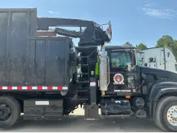 2005 Mack GU713