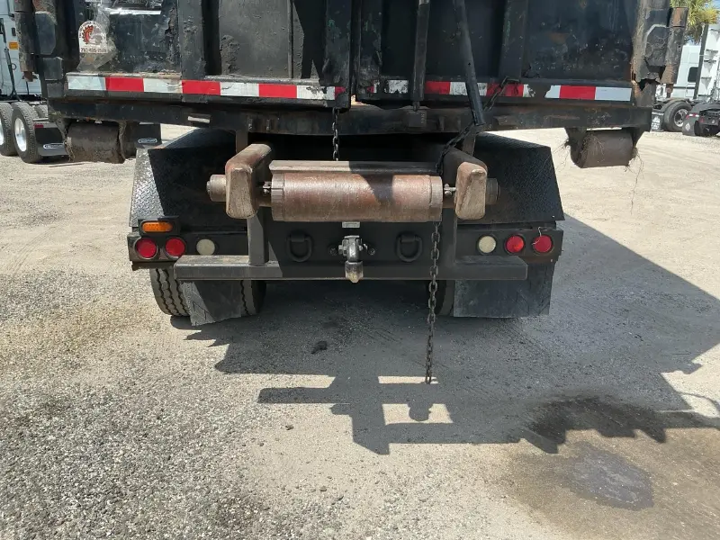2005 Mack GU713
