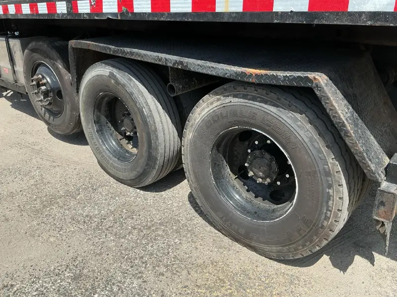 2005 Mack GU713