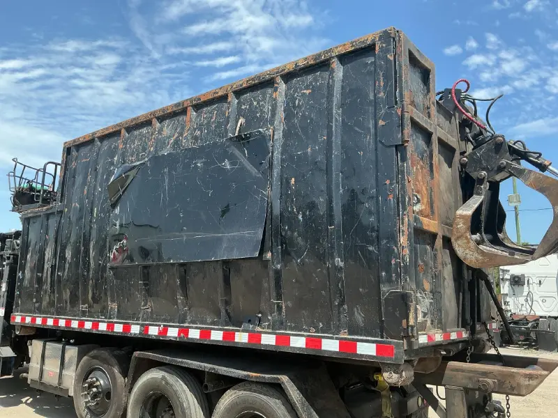 2005 Mack GU713