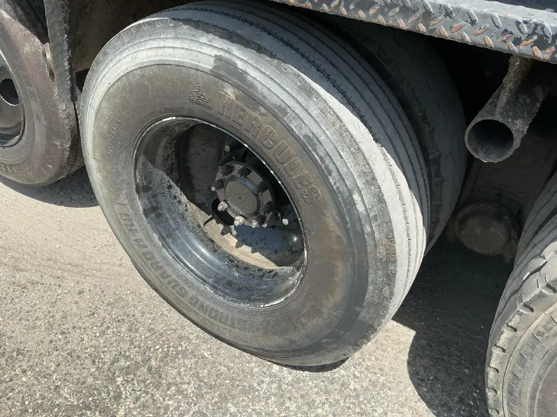 2005 Mack GU713