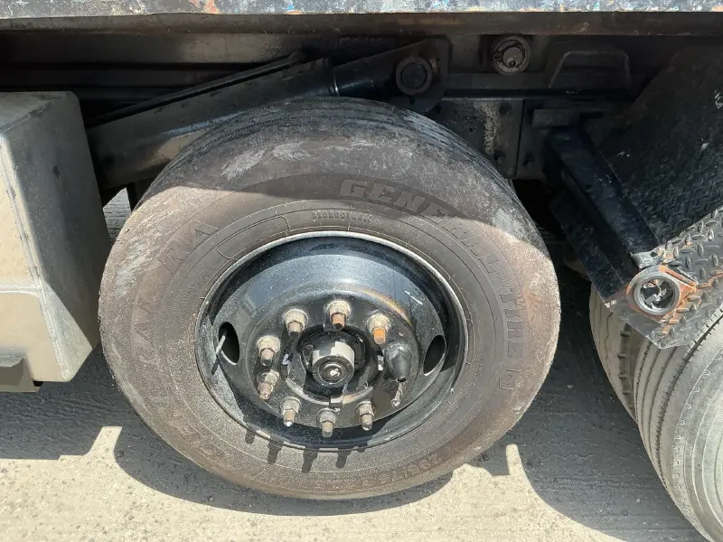 2005 Mack GU713