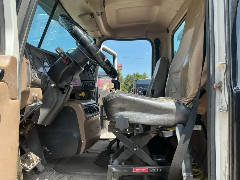 2005 Mack GU713
