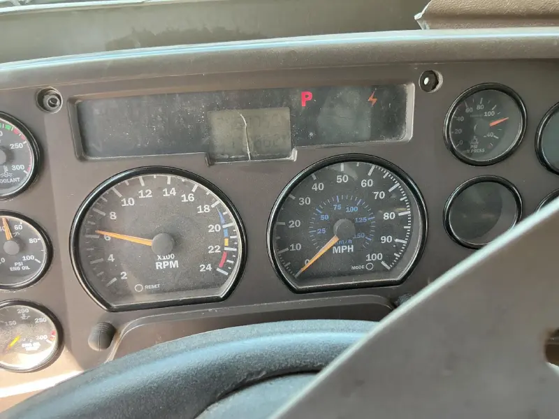 2005 Mack GU713