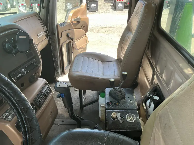 2005 Mack GU713