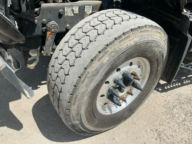 2005 Mack GU713