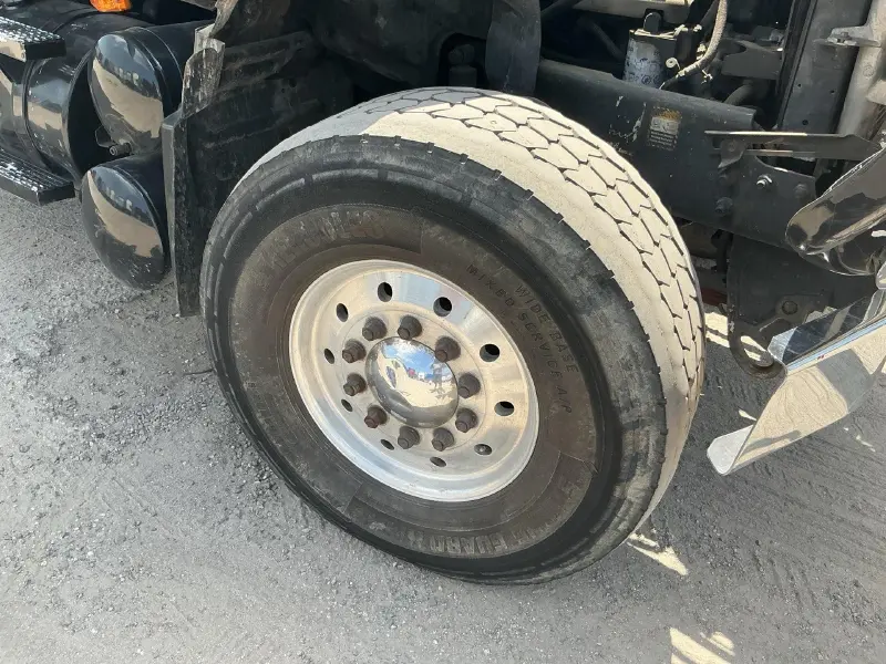 2005 Mack GU713