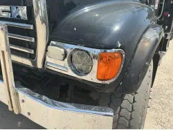 2005 Mack GU713